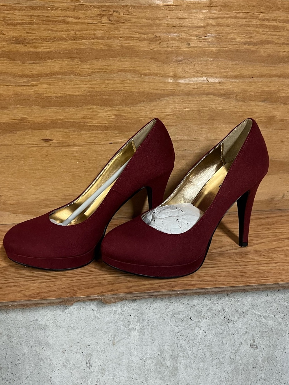 Women’s Burgundy High Heel Platform Pumps